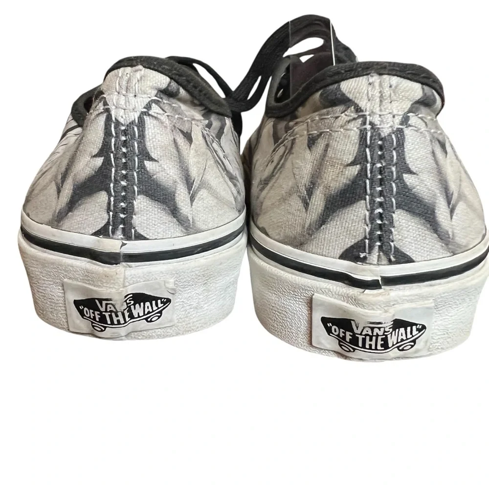VANS Authentic Digi Roses Lace-Up Shoes. Size 6.5